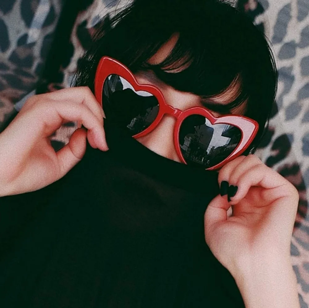 Heart Shaped Retro Cat Eye Sunglasses Leopard or Cherry Red